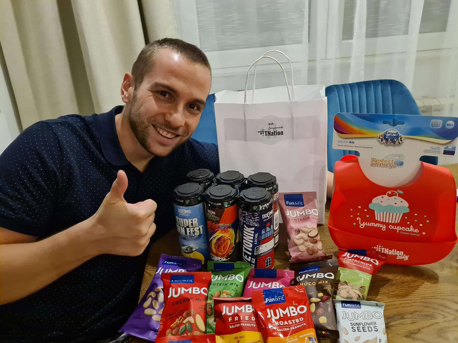 Simbolični poklon za članove TNation tima