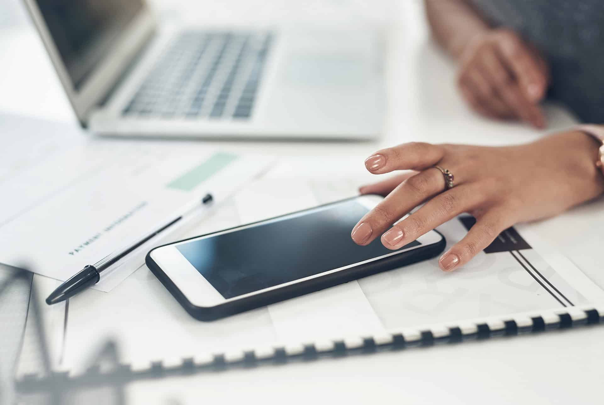 The Pros and Cons of App Builder vs. Custom Development Software